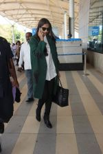 Sonam Kapoor snapped at airport on 17th Jan 2016
